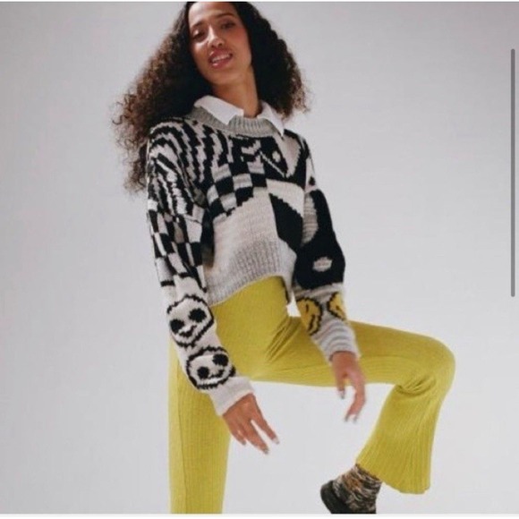 UO Lennon Jacquard Cropped Sweater S Smiley Skull Yin Streetwear Urban Outfitter - Picture 2 of 9